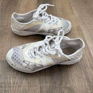 NFINITY Vengeance White Athletic cheer Shoes size 4
